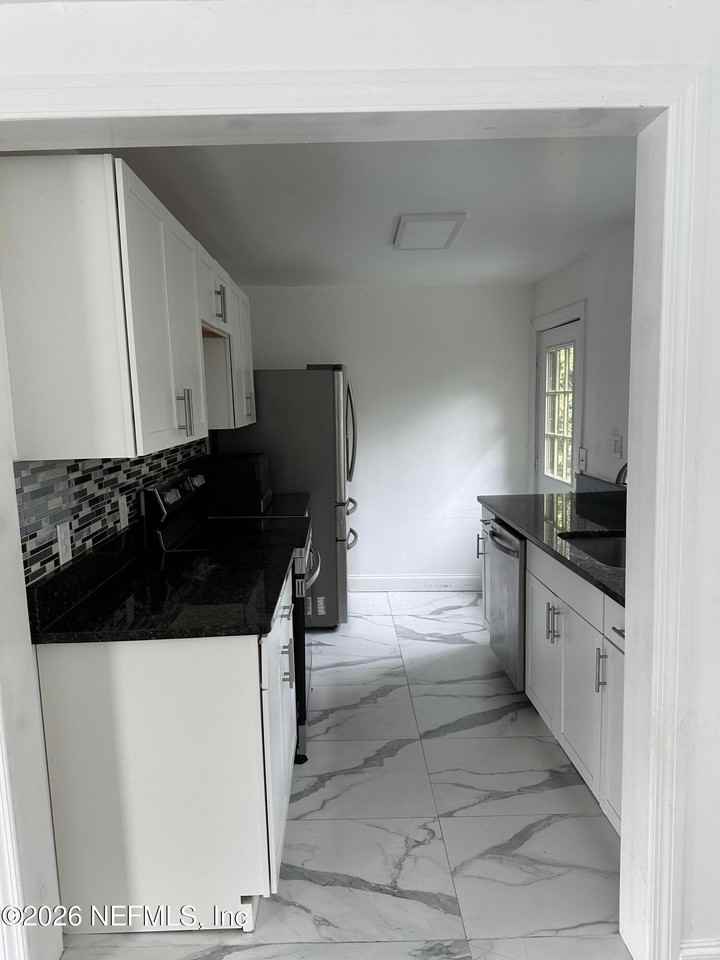 8543 Fort Caroline Rd - Photo 7 of 17