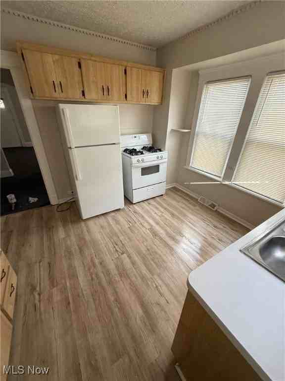 10002 Parkview Ave - Photo 2 of 28