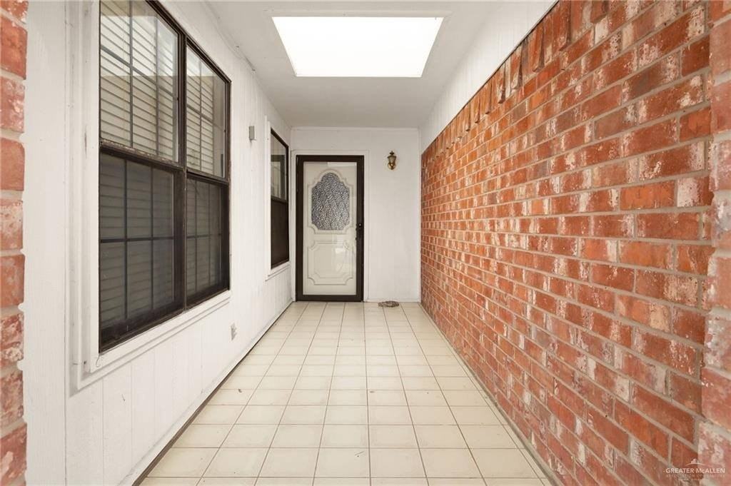 2811 Ashley Dr - Photo 3 of 17