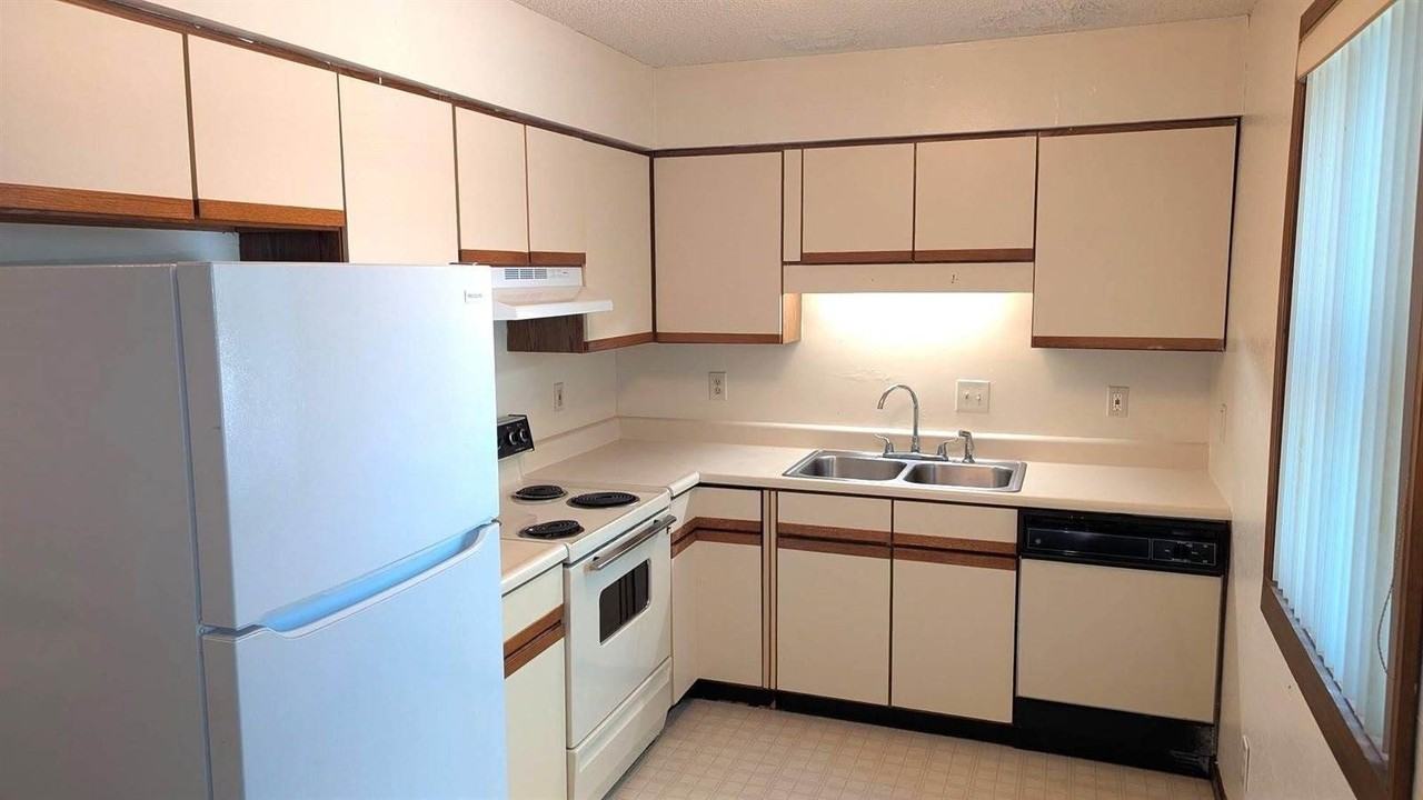 411 Edwin St - Photo 2 of 6