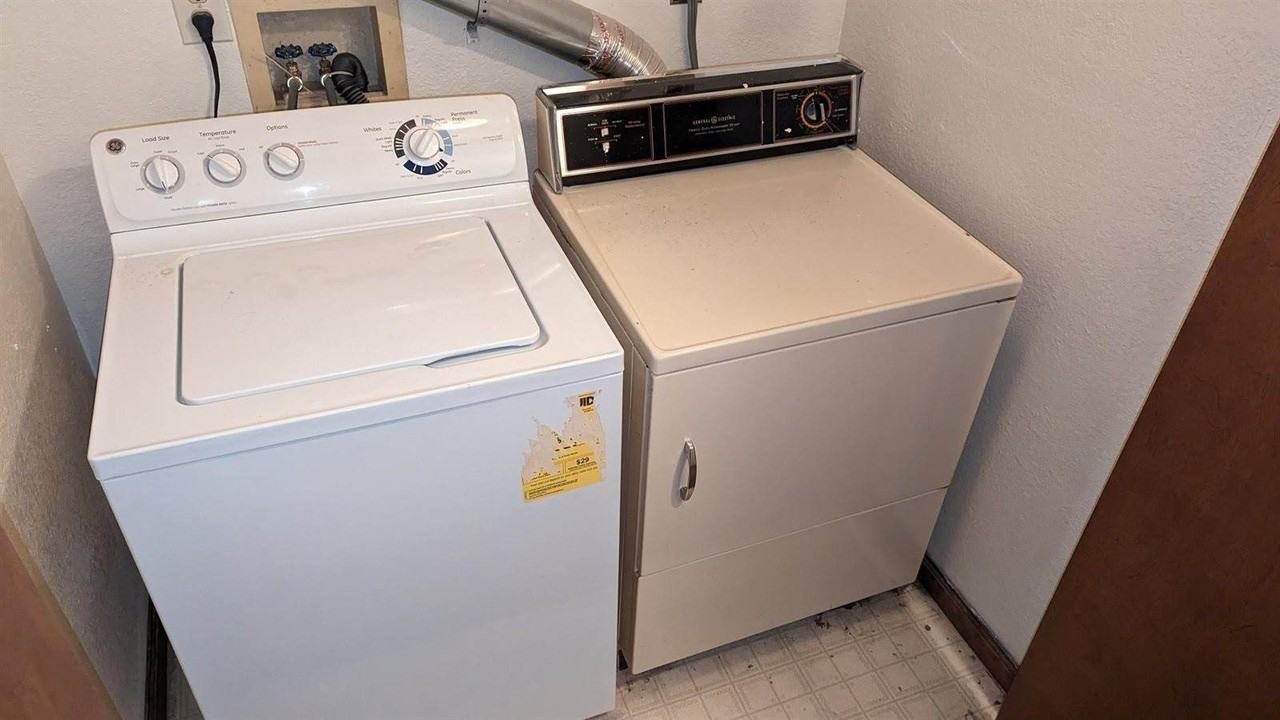 411 Edwin St - Photo 6 of 6