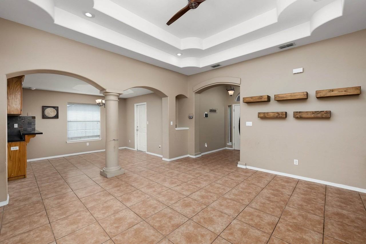 110 San Marcos St - Photo 3 of 11