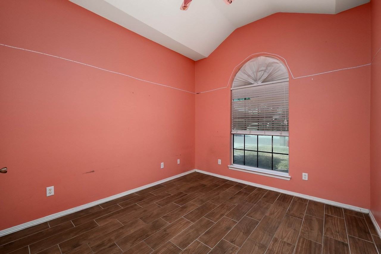 110 San Marcos St - Photo 6 of 11