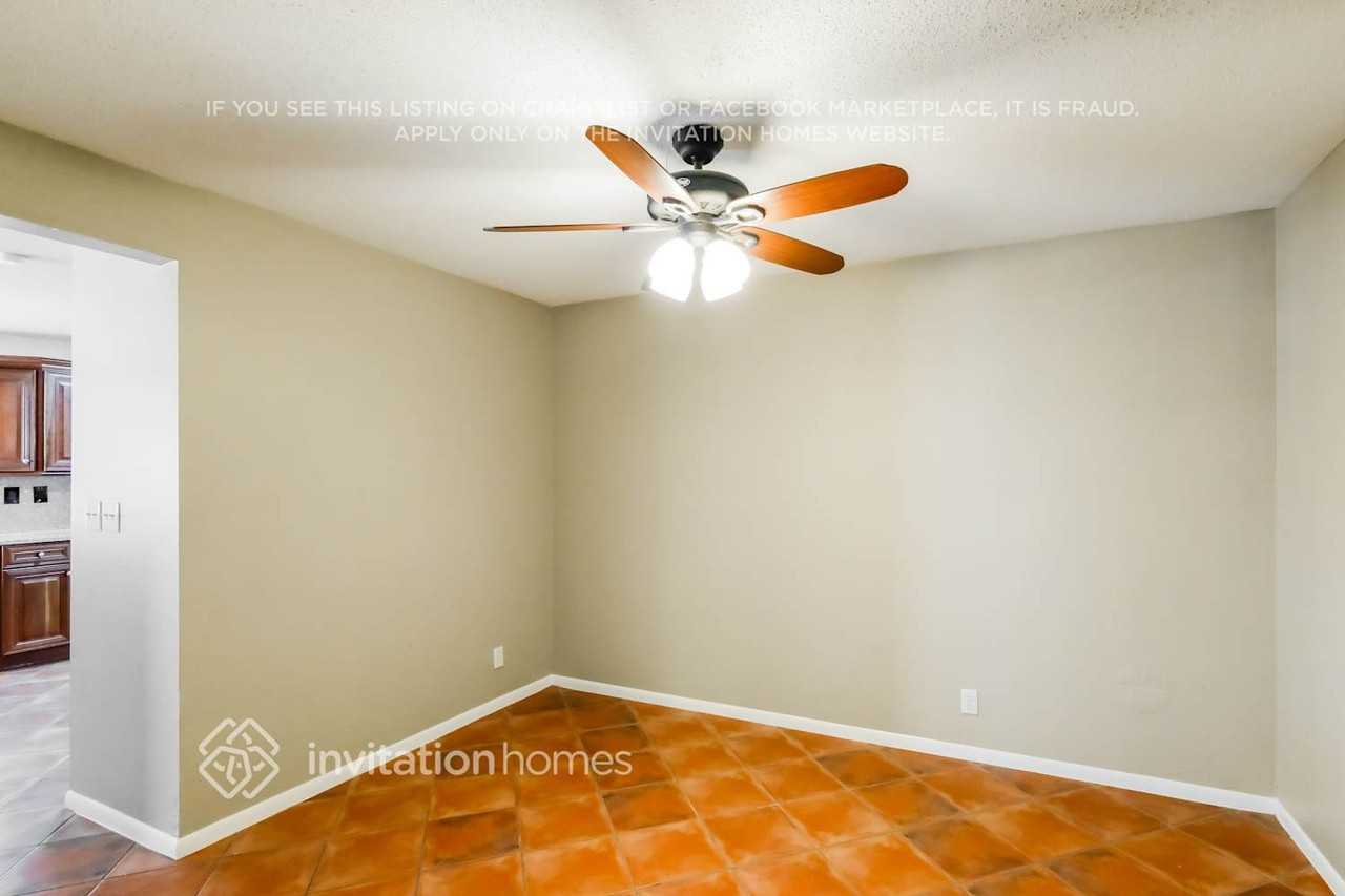 10274 Ramblewood Dr - Photo 5 of 17