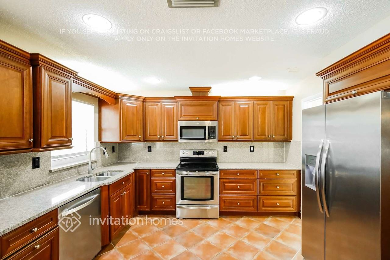 10274 Ramblewood Dr - Photo 6 of 17