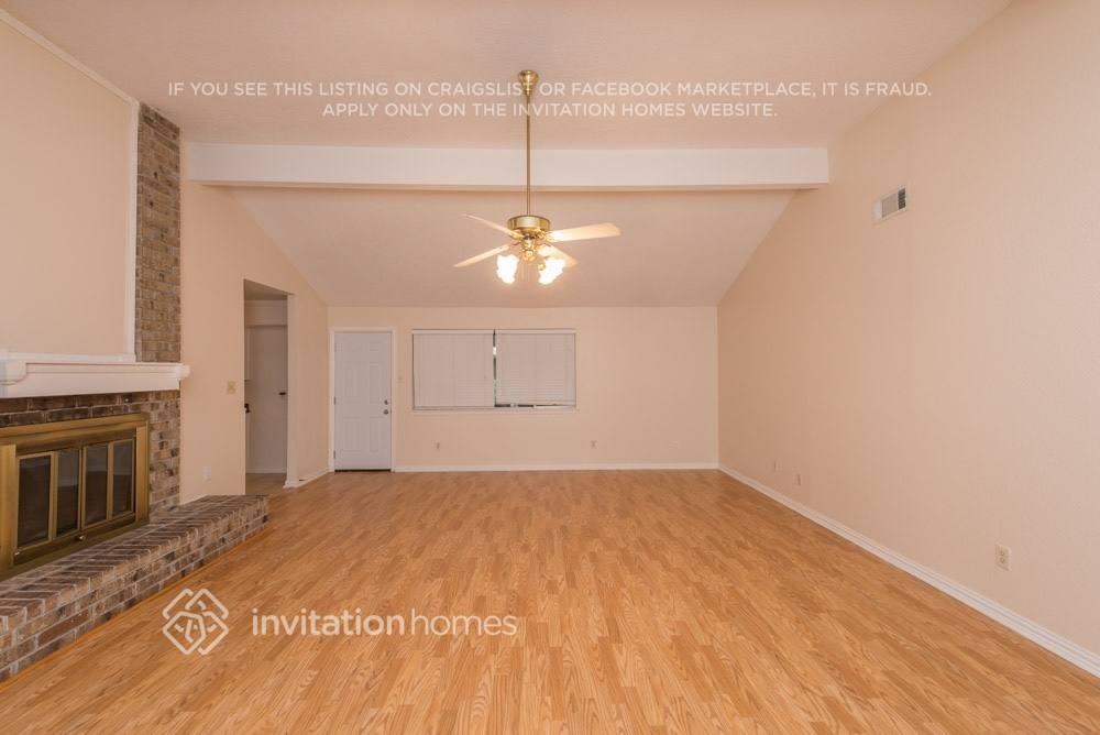 1819 Pilgrims Point Dr - Photo 2 of 11