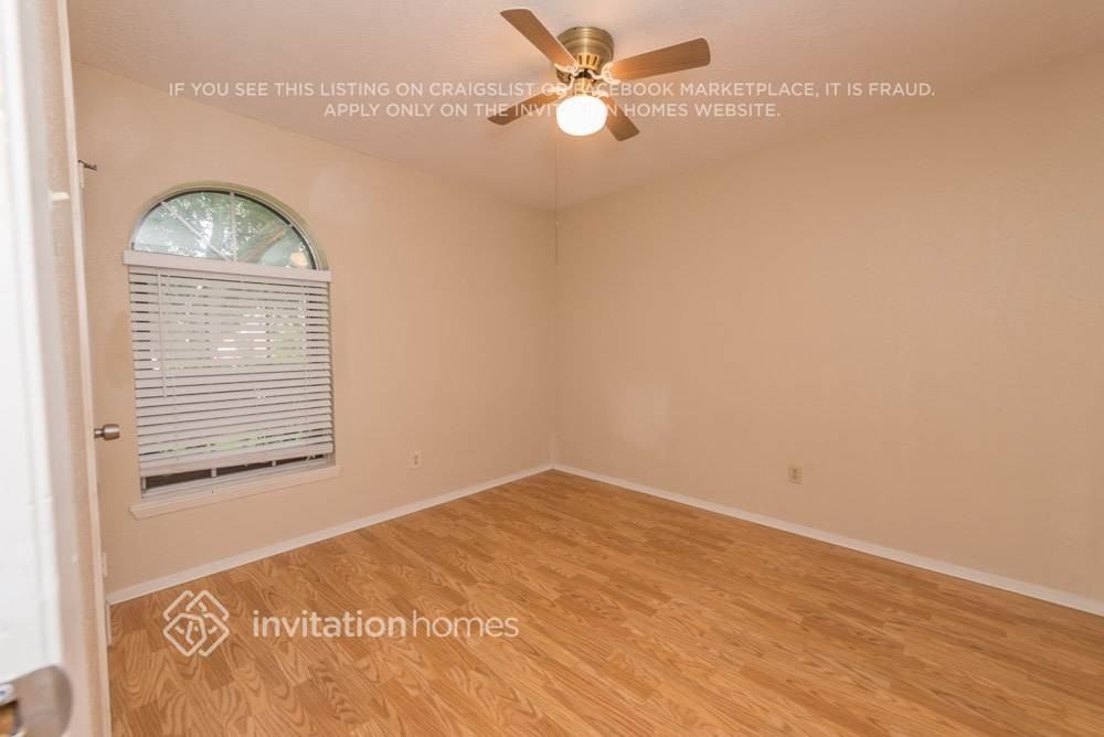 1819 Pilgrims Point Dr - Photo 4 of 11