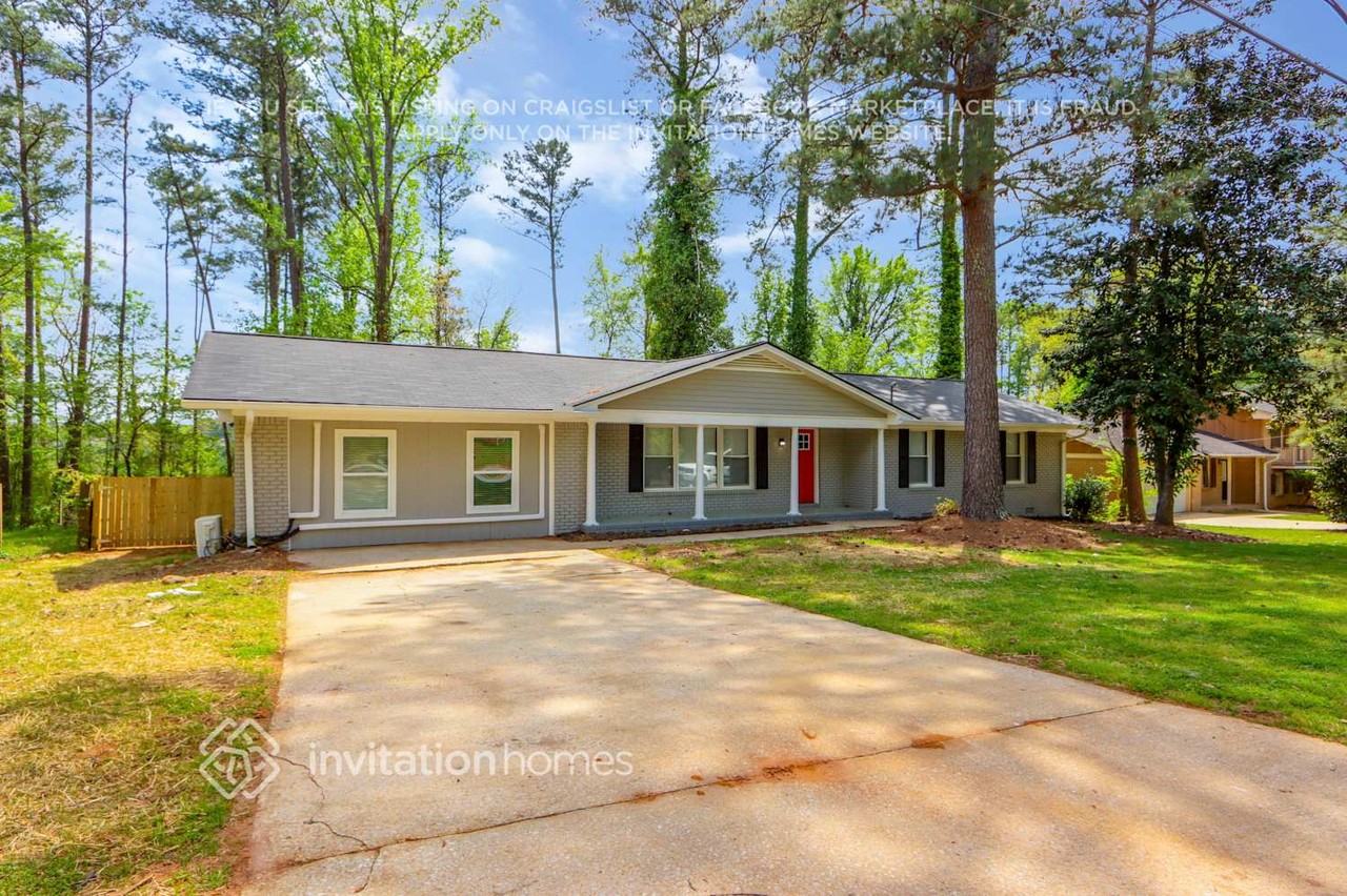 4240 Newcomb Rd - Photo 3 of 26