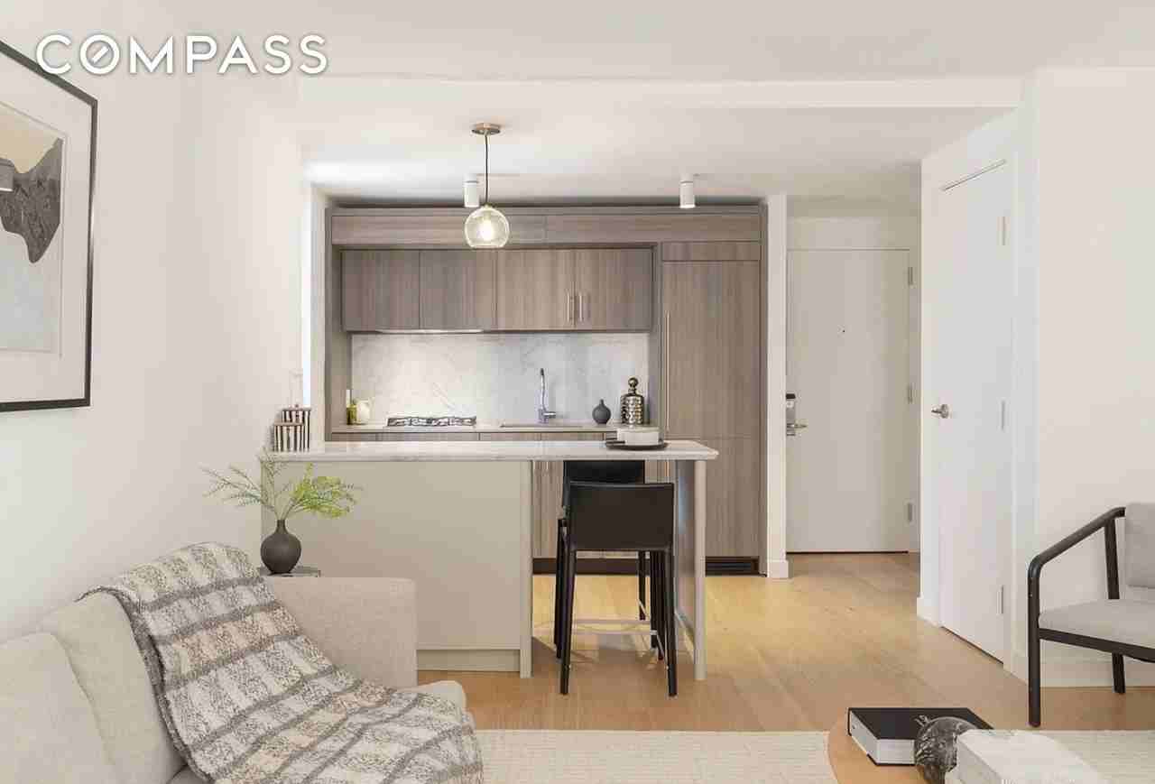 234 E 46th St #1904 - Photo 2 of 15