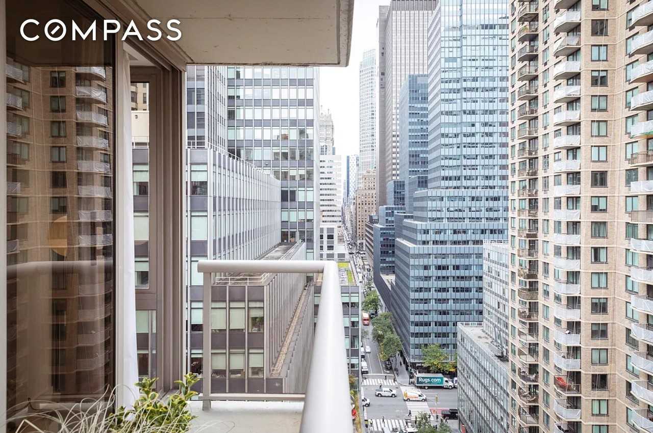 234 E 46th St #1904 - Photo 4 of 15