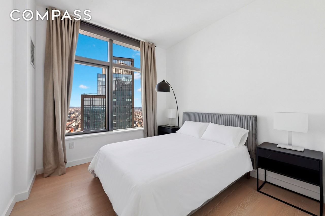 3 Court Sq - Photo 4 of 7