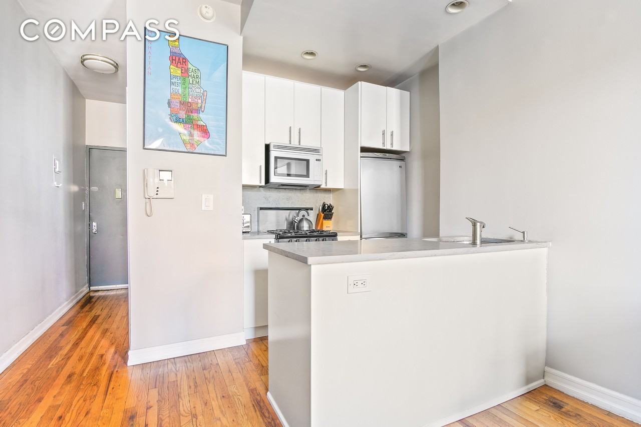 237 E 88th St #401 - Photo 2 of 7