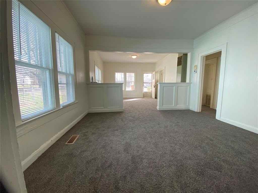 132 N Draper Ave - Photo 3 of 8