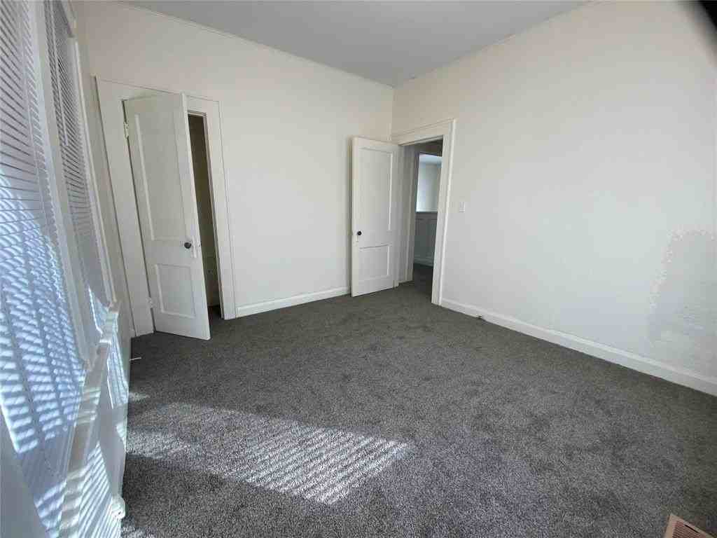 132 N Draper Ave - Photo 5 of 8