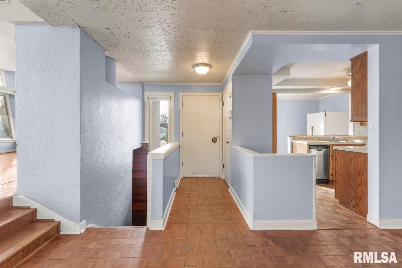 119 W Clara Ave - Photo 4 of 27