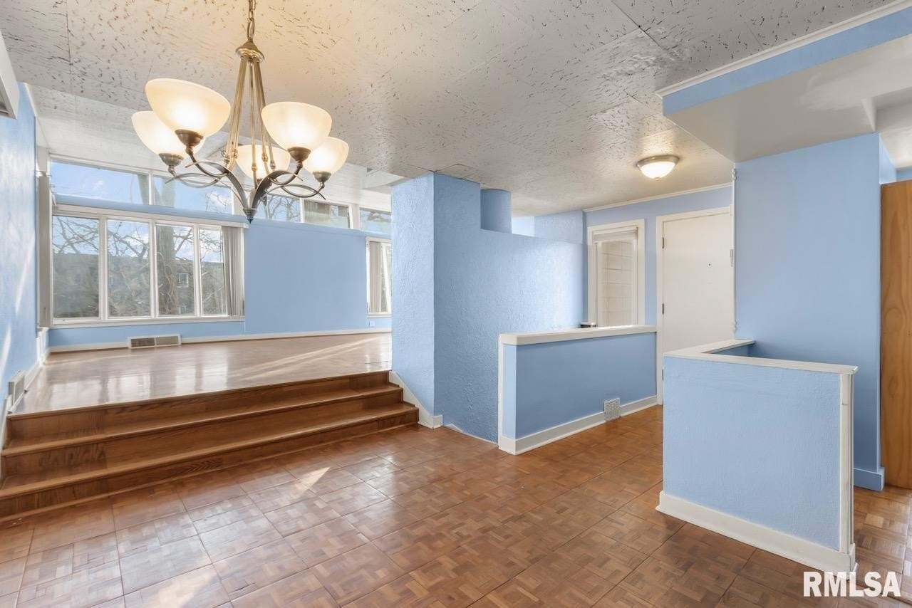 119 W Clara Ave - Photo 6 of 27