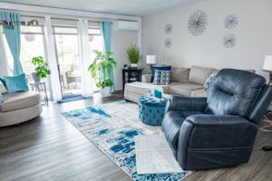 featured image of 4175 Ivanhoe Dr