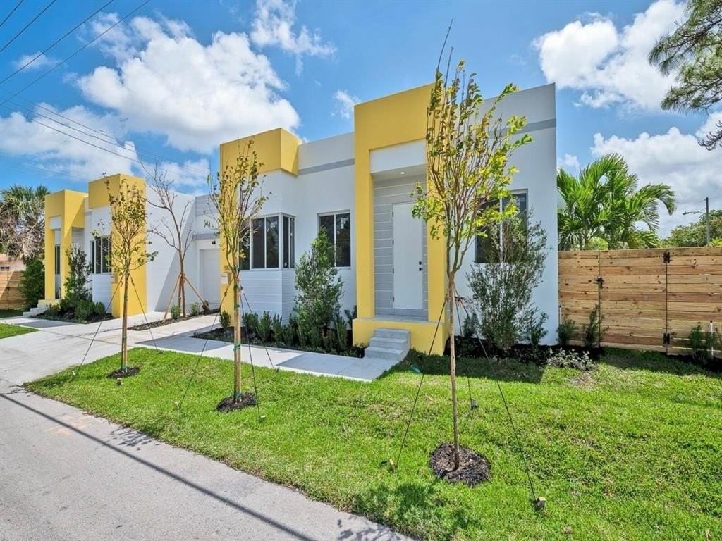 560 Nw 12th St - Photo 2 of 31