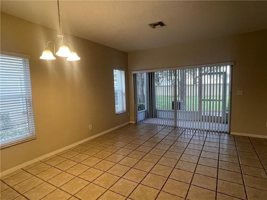 12115 Sw 2nd St - Photo 6 of 14