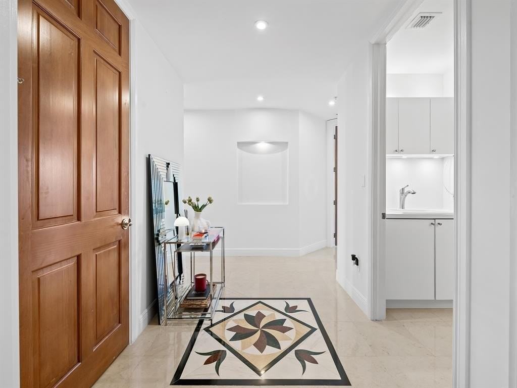 516 Hendricks Isle #4C - Photo 6 of 35