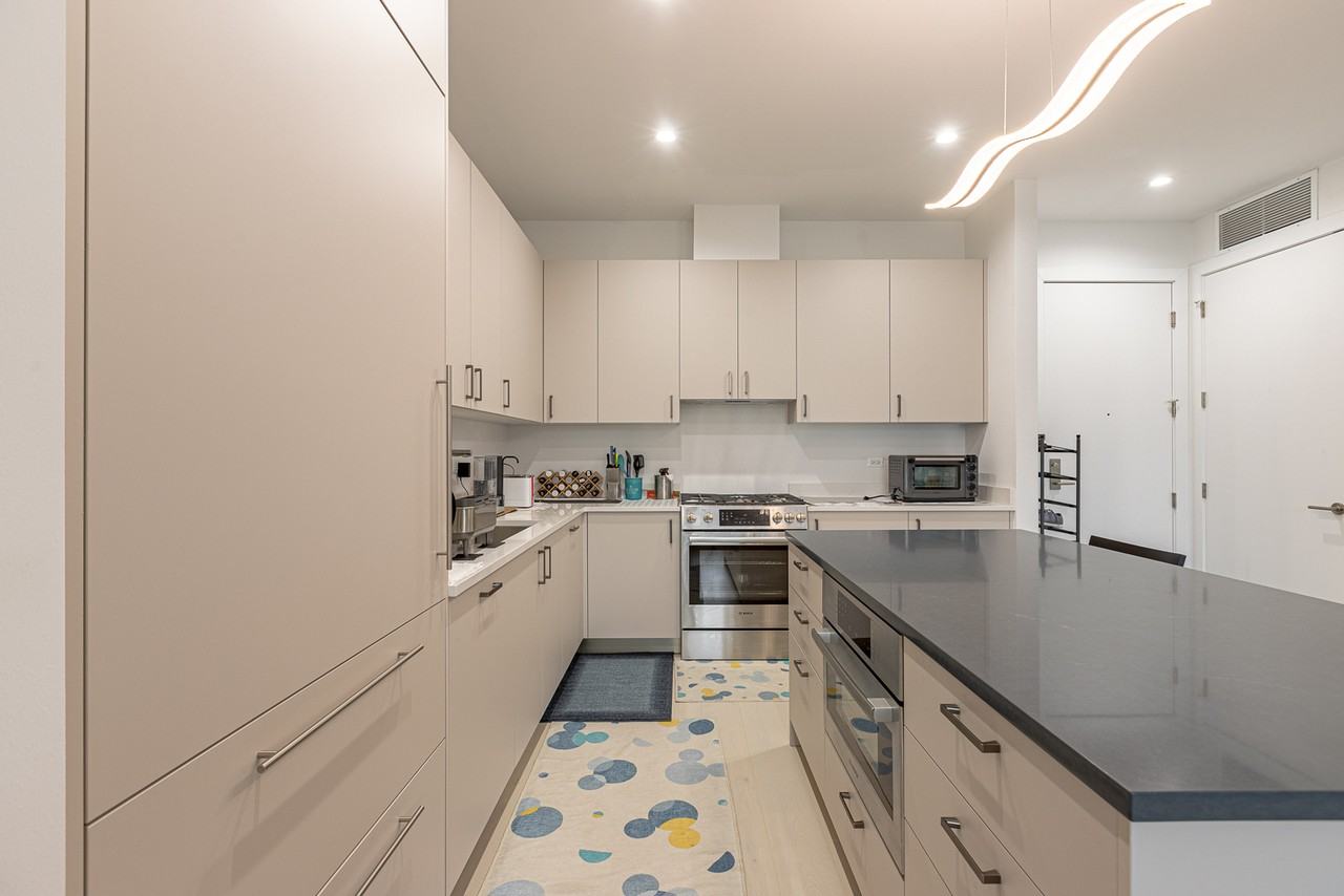 1701 West Webster Avenue #702 - Photo 6 of 17