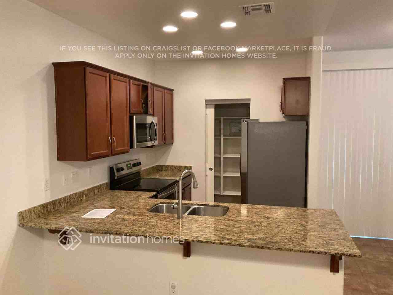 1413 S Moccasin Trl - Photo 2 of 7