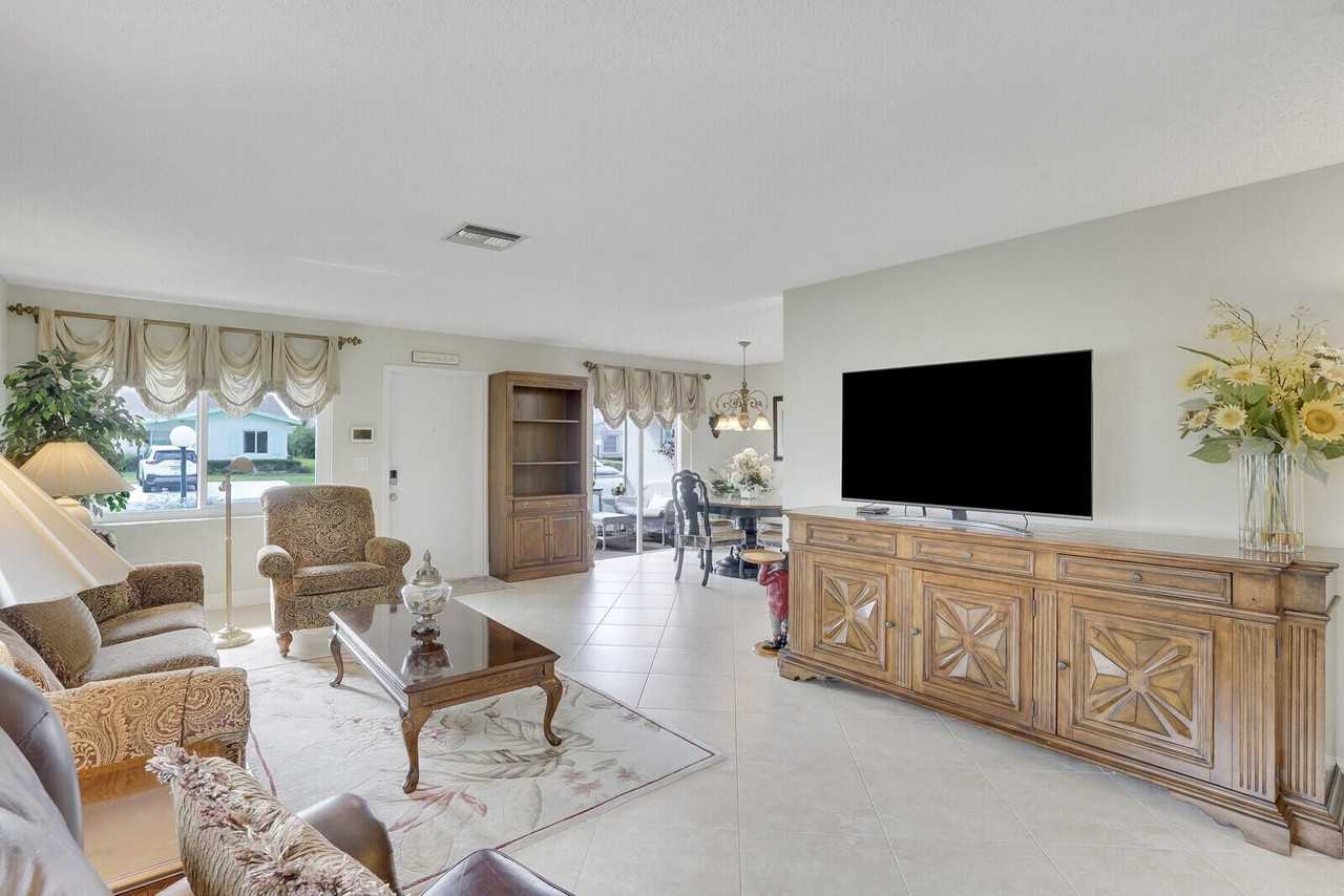 5449 Janice Ln - Photo 3 of 32