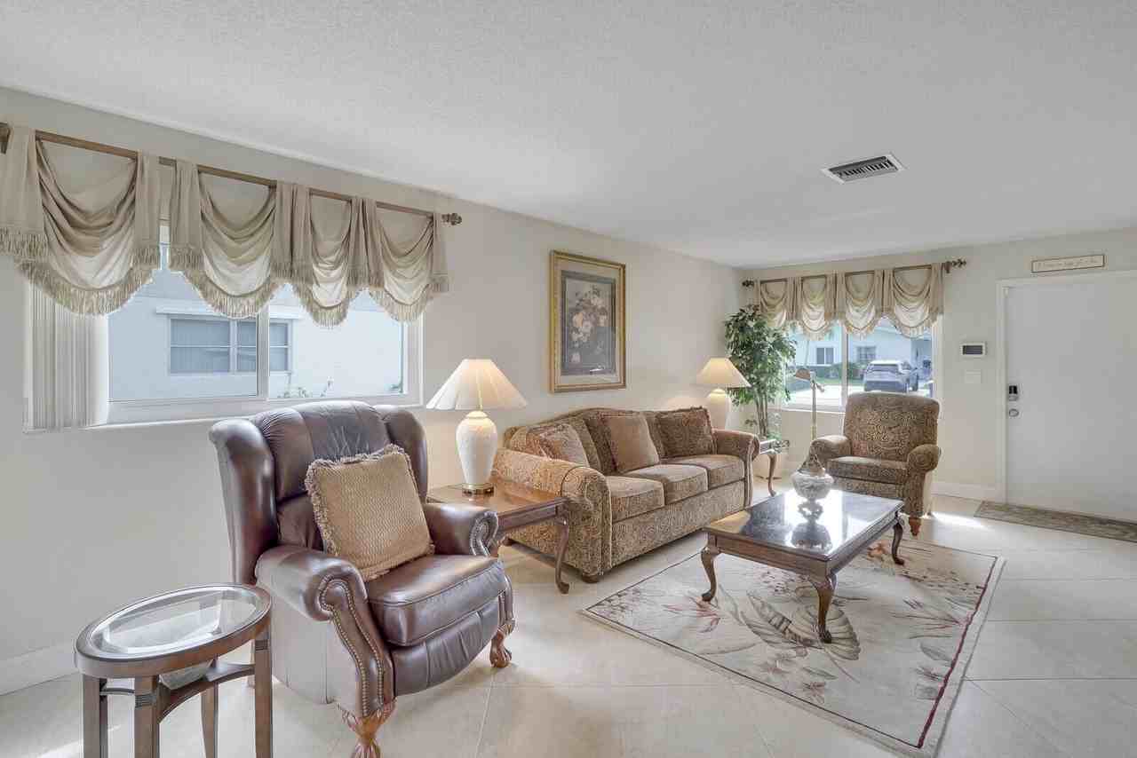 5449 Janice Ln - Photo 4 of 32