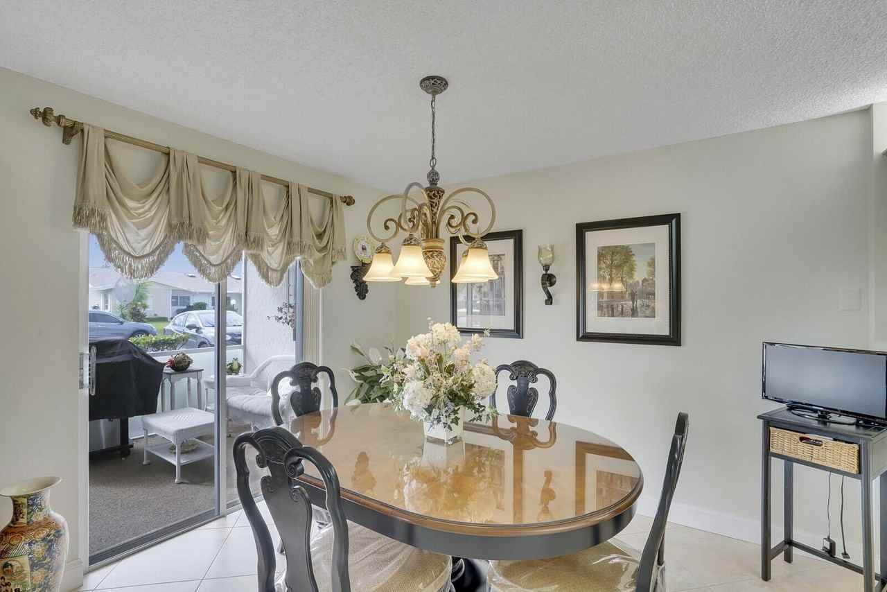 5449 Janice Ln - Photo 6 of 32