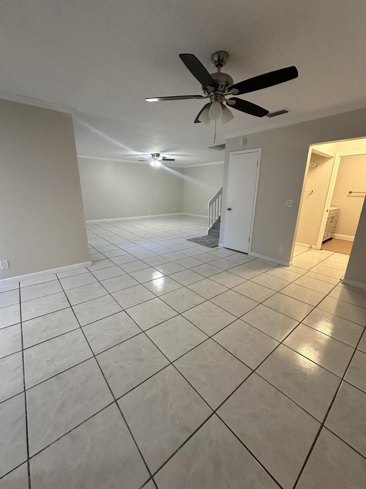 1795 N Congress Ave - Photo 3 of 15