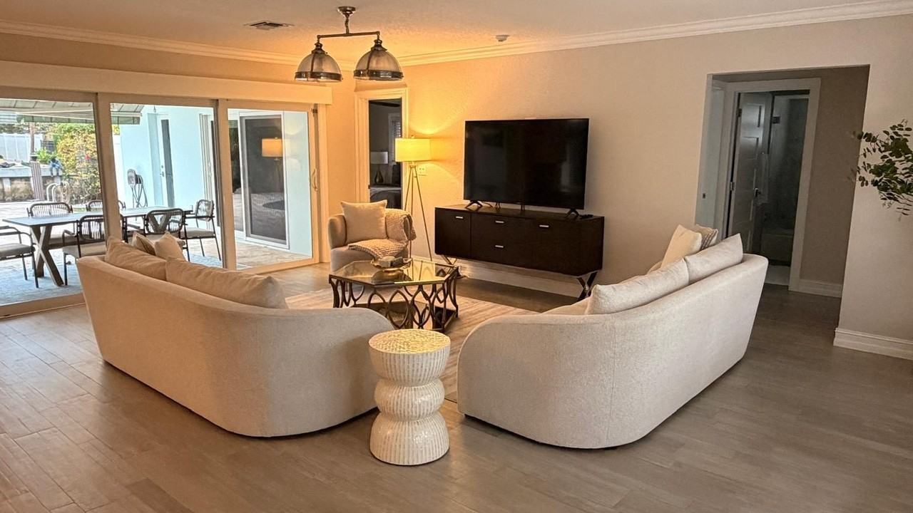 5567 Rico Dr - Photo 4 of 28