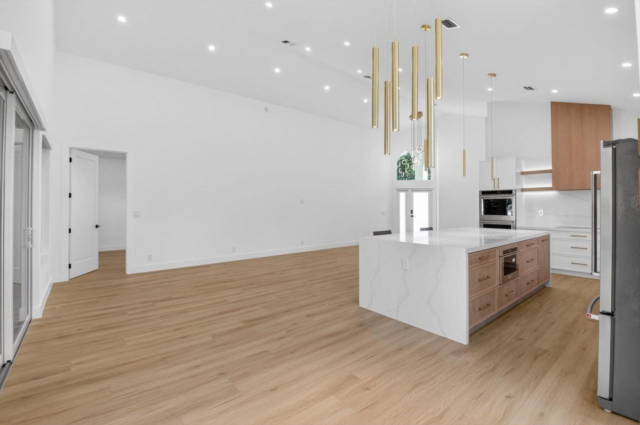 5537 Nw 21st Way - Photo 6 of 45