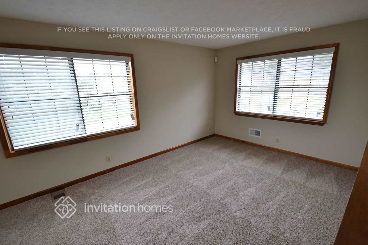 2700 Rockdale Dr - Photo 2 of 8