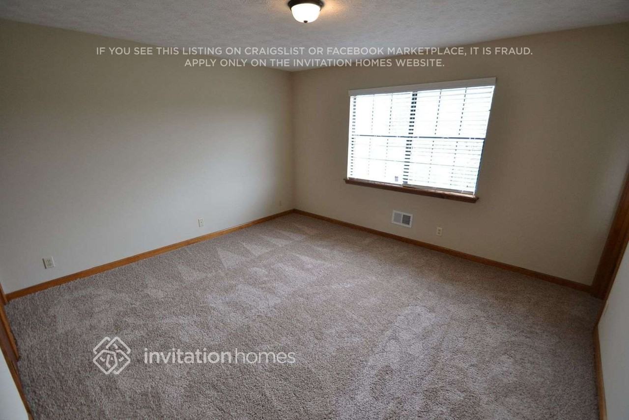 2700 Rockdale Dr - Photo 3 of 8