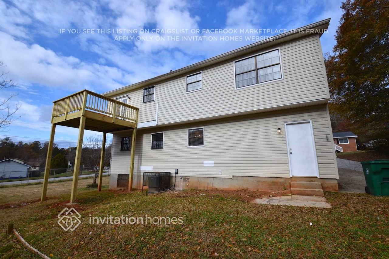 2700 Rockdale Dr - Photo 7 of 8