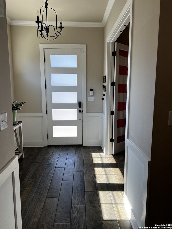 202 Cactus St - Photo 4 of 16