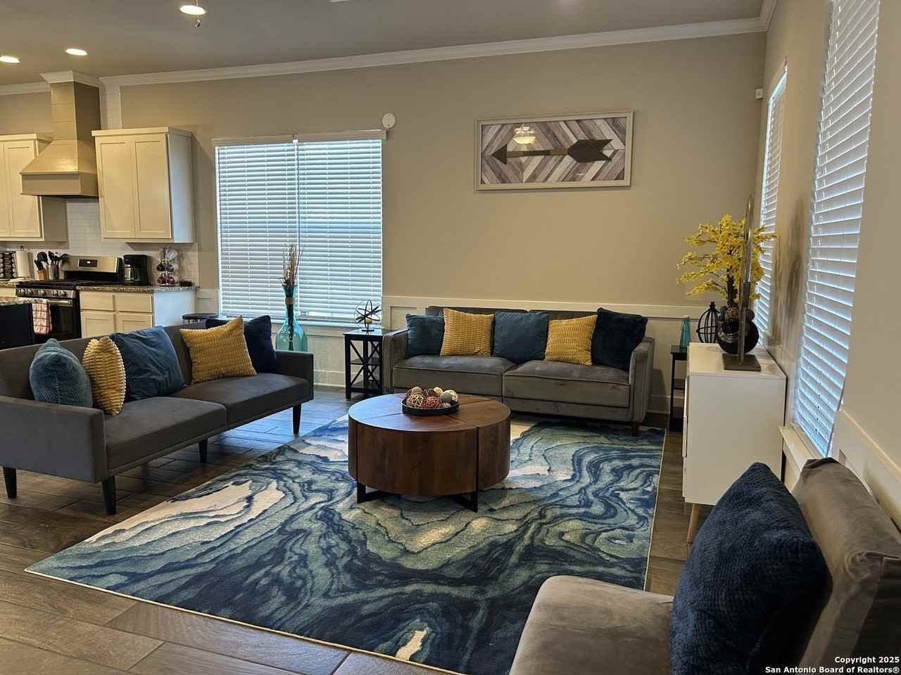 202 Cactus St - Photo 6 of 16