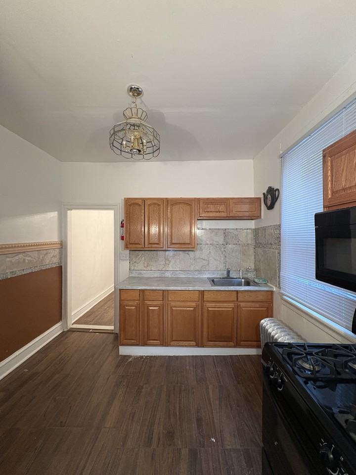 3219 N 29th St #1 - Photo 7 of 16