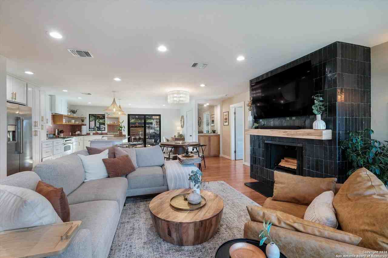 130 Brees Blvd - Photo 3 of 19