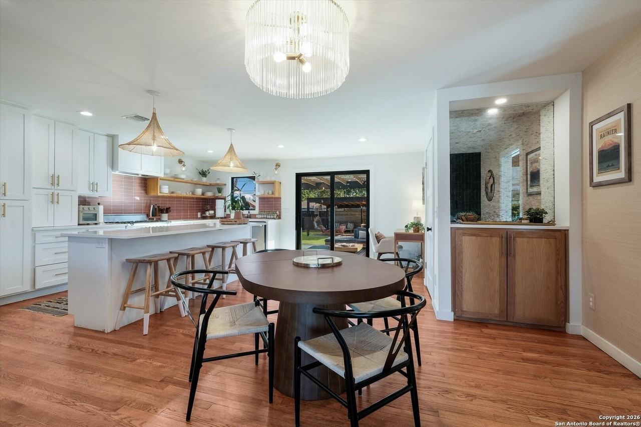 130 Brees Blvd - Photo 4 of 19