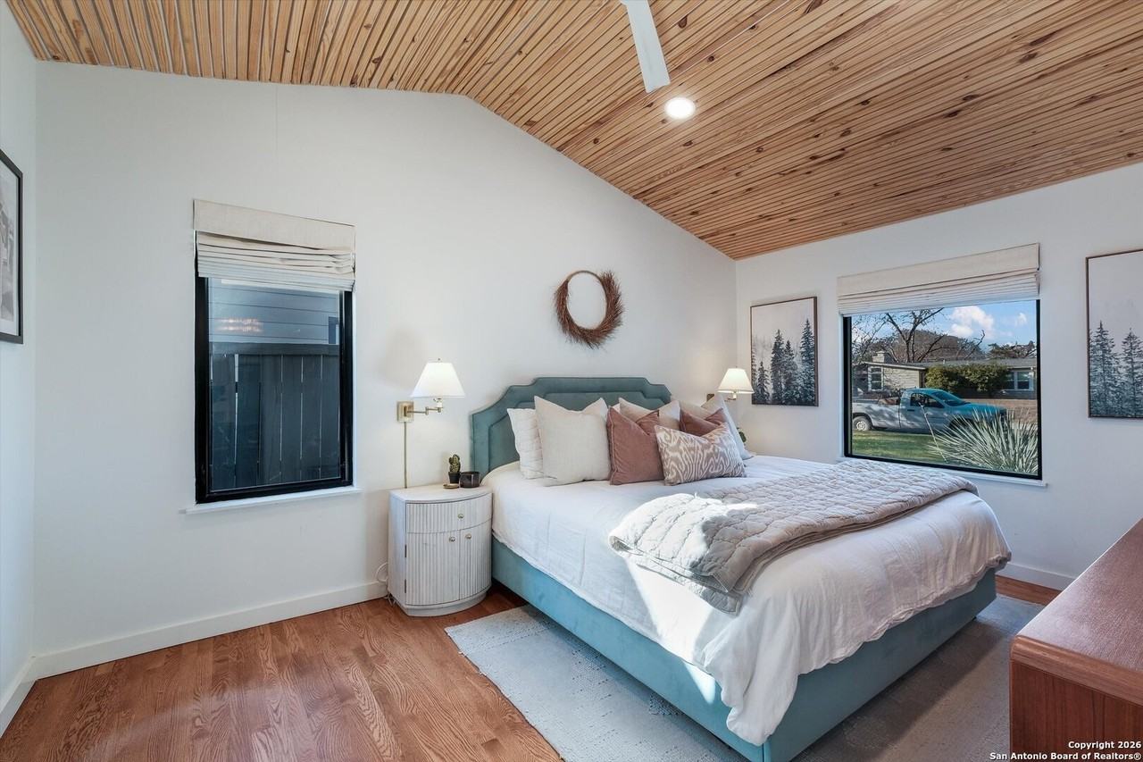 130 Brees Blvd - Photo 7 of 19