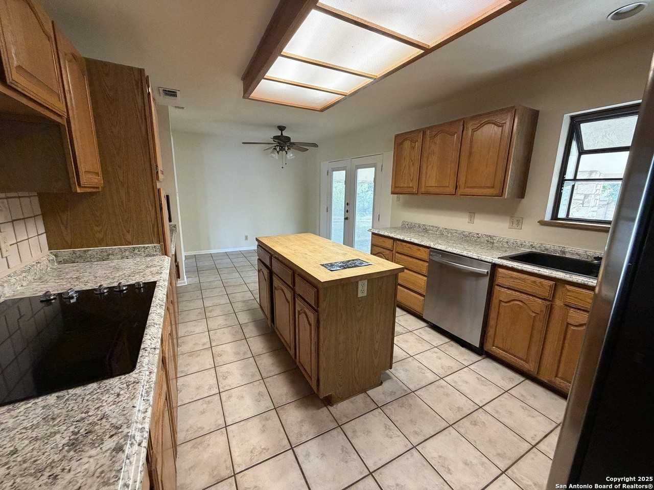 1236 E Live Oak Rd - Photo 3 of 20