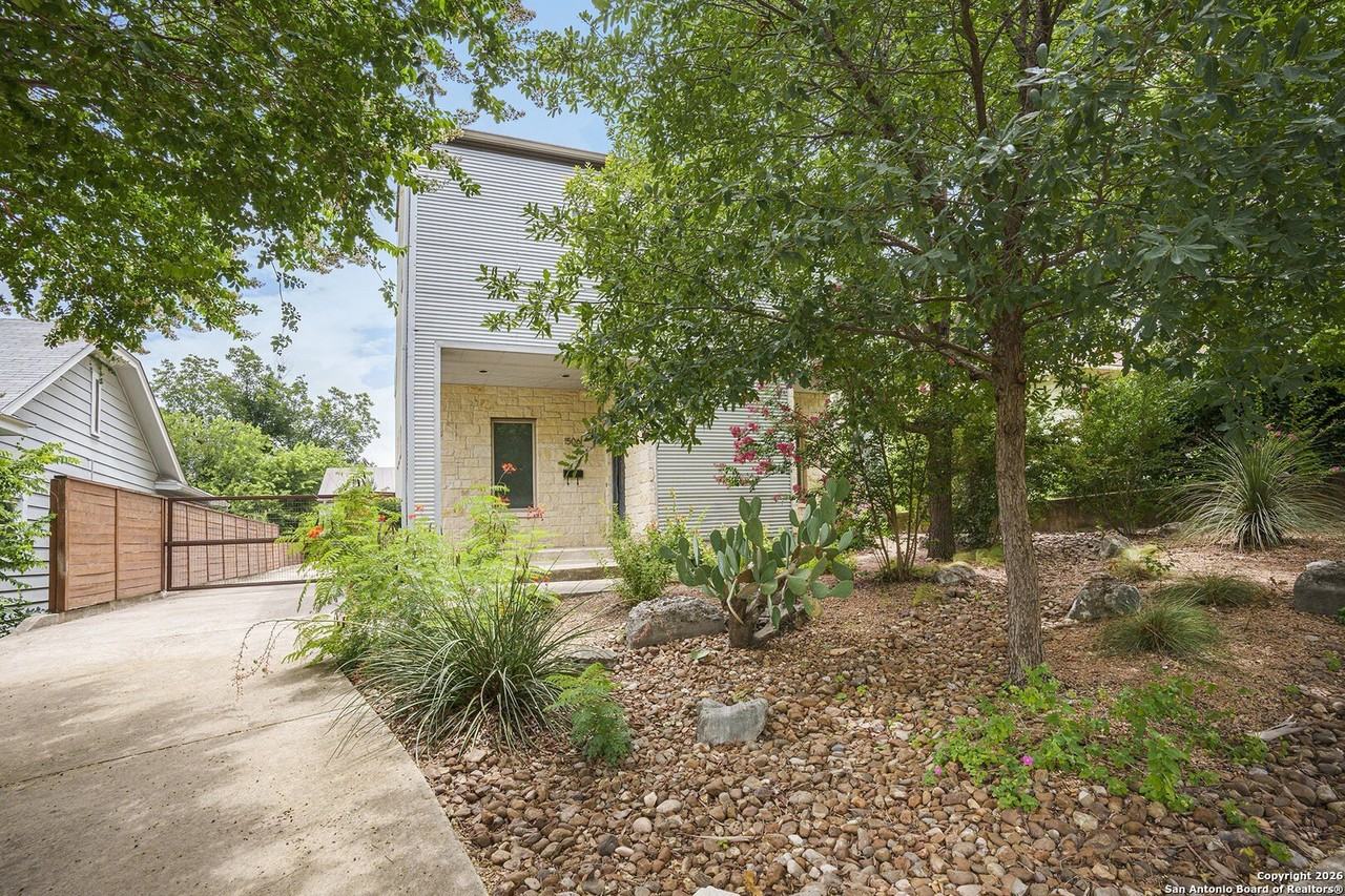 1506 W Mistletoe Ave - Photo 2 of 29