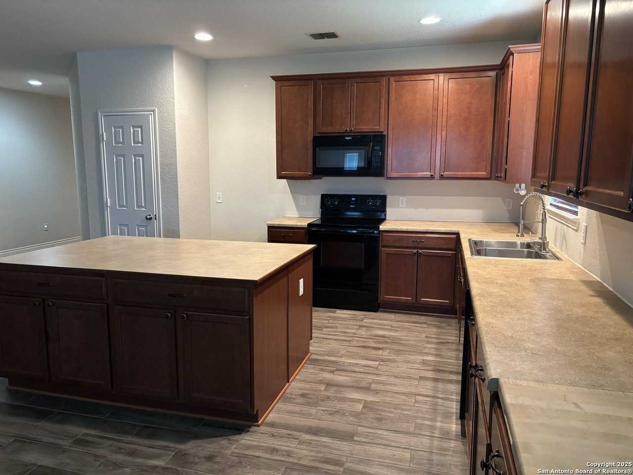 3711 Lazy Diamond - Photo 3 of 20