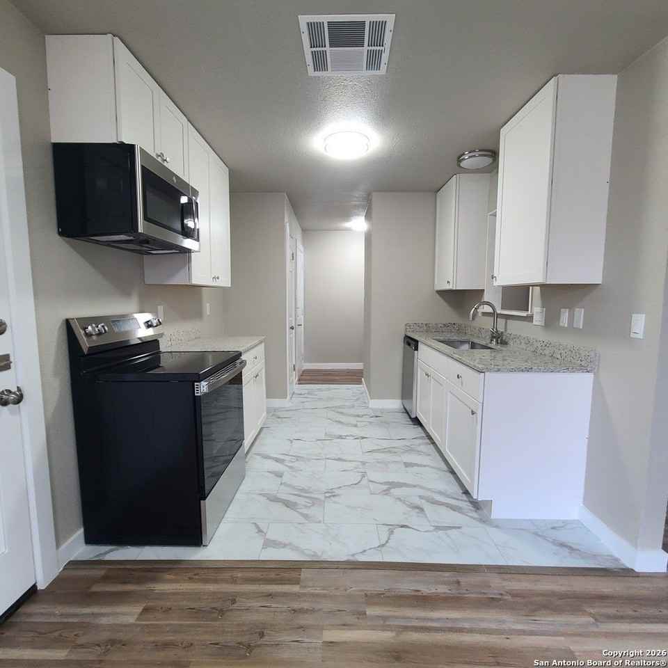 13707 Earlywood St - Photo 3 of 22