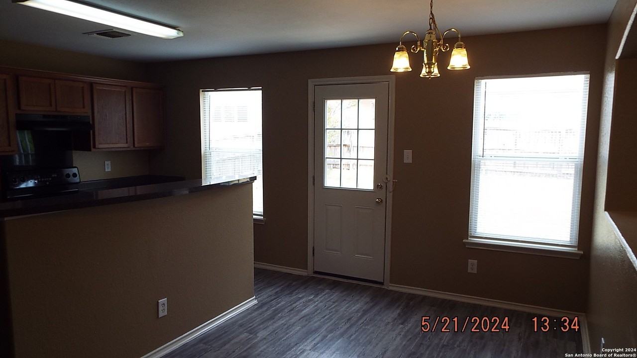 6410 Royal Rdg - Photo 3 of 18