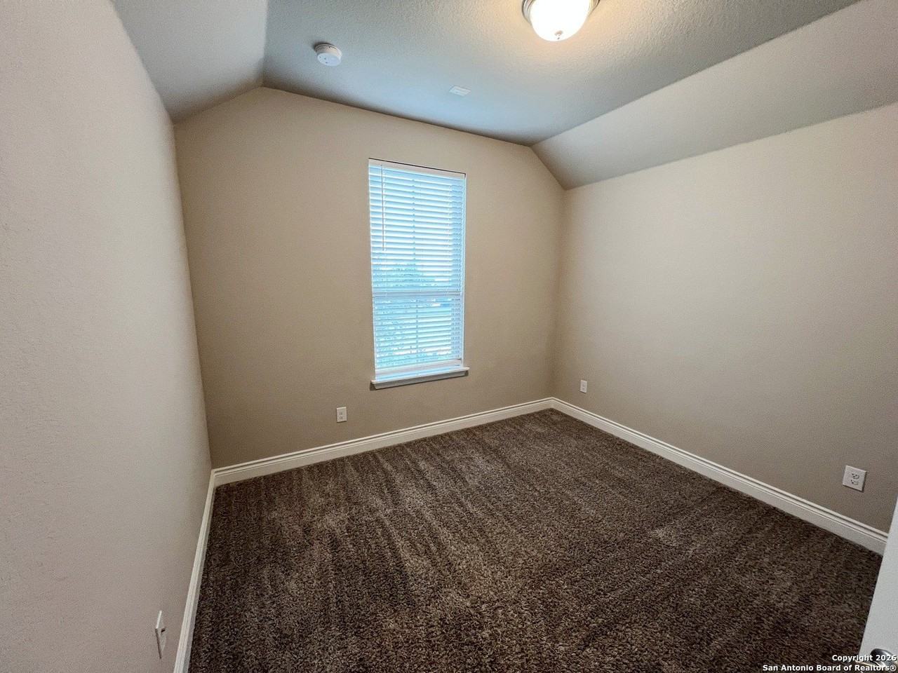 1180 Cadogan Squire - Photo 3 of 34