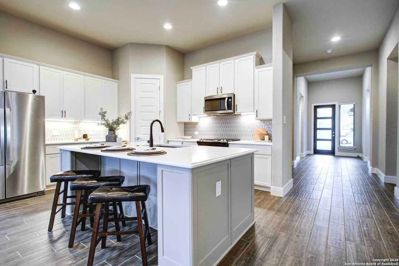 1038 Cadogan Squire - Photo 6 of 36