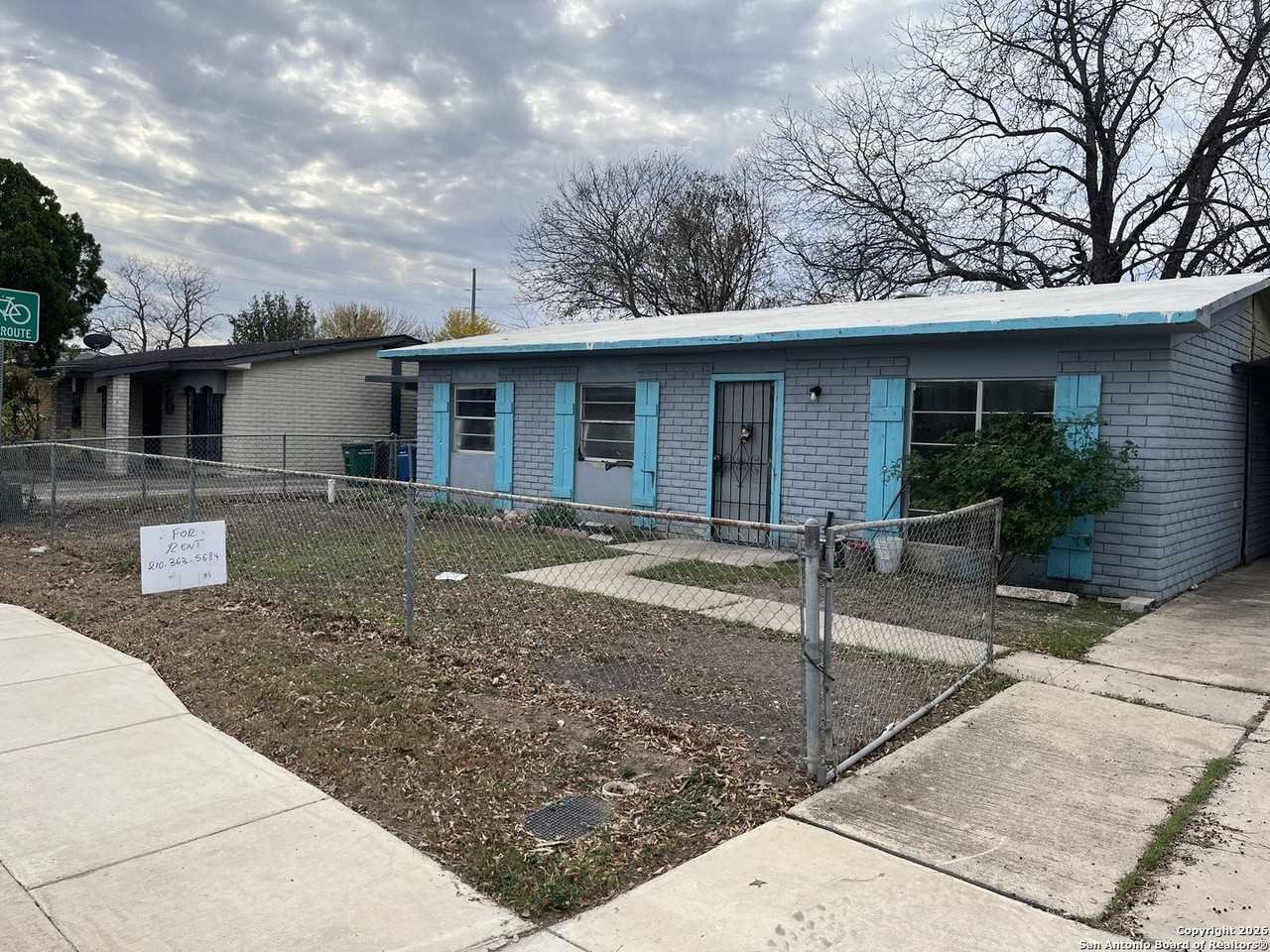 1727 Arboleda St - Photo 2 of 2