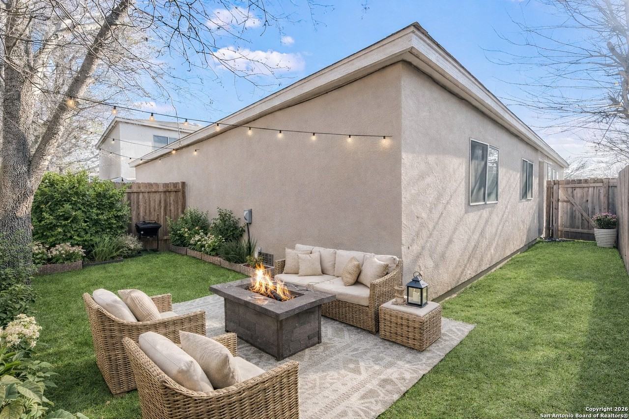 3812 Maverick Crk - Photo 4 of 24